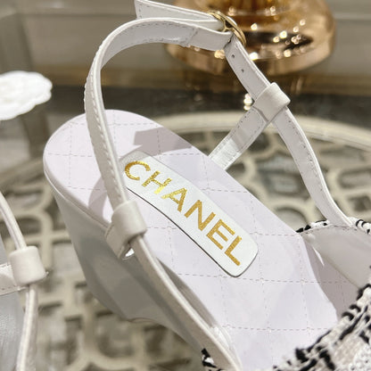 WEDGE SANDALS IN BLACK MIX WHITE FABRIC WITH LOGO