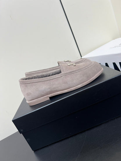 LOAFER IN KHAKI BROWN SUEDE AND SOLF FLEECE LINING