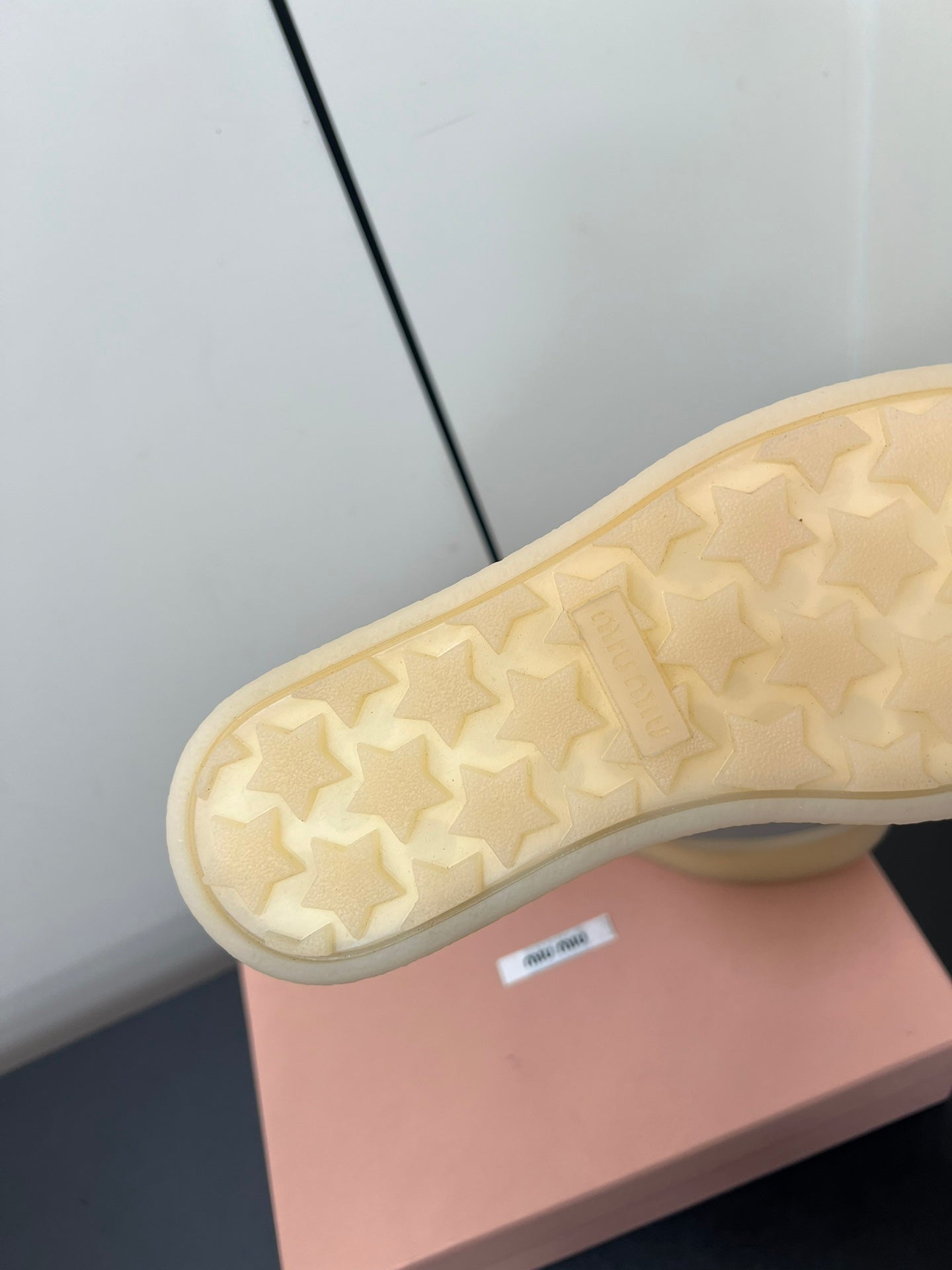 THICK-SOLED RETRO SNEAKERS IN PALE GRAY SMOOTH LAMBSKIN