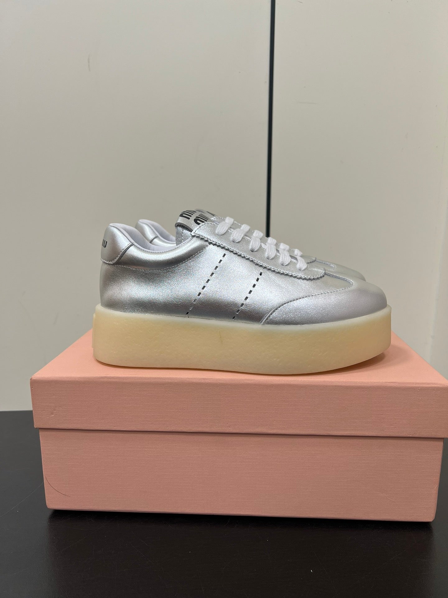THICK-SOLED RETRO SNEAKERS IN SILVER METALLIC SMOOTH LAMBSKIN