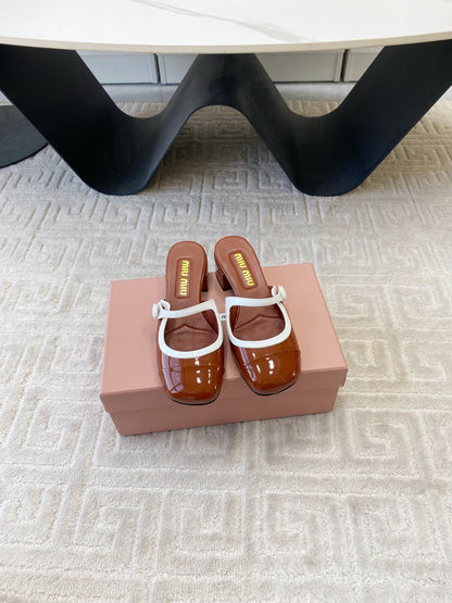 MARY JANE MULE PUMPS IN RED BROWN GLOSSY SHEEPSKIN