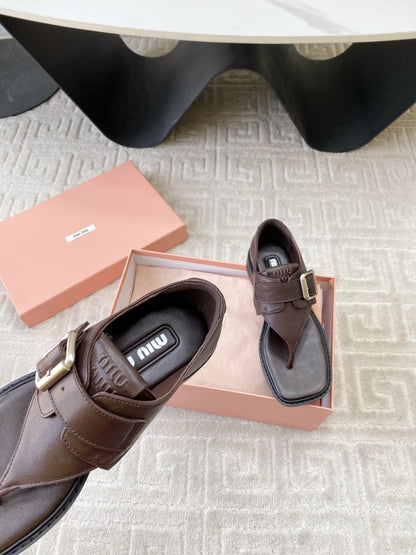 THONG SANDALS IN ESPRESSO LAMBSKIN WITH SILVER BUCKLE