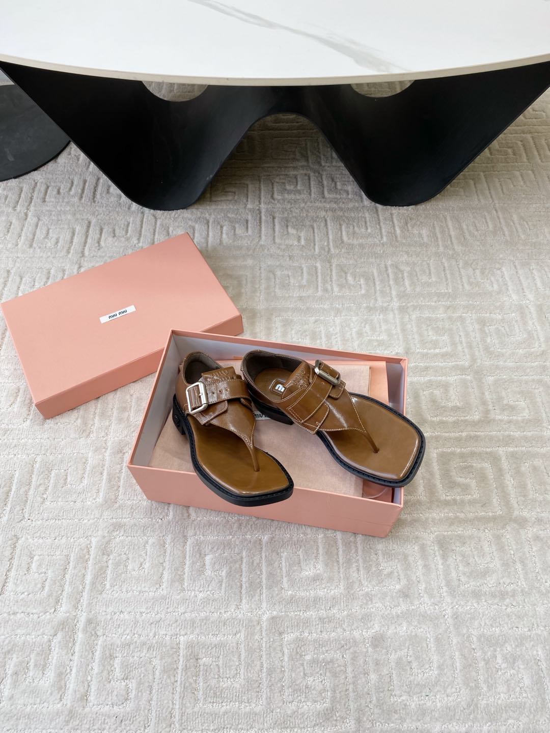 THONG SANDALS IN RUSSET BROWN SHINY LAMBSKIN WITH SILVER BUCKLE