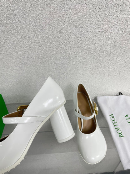 ATOMIC MARY-JANE PUMP 9 CM IN WHITE CALFSKIN