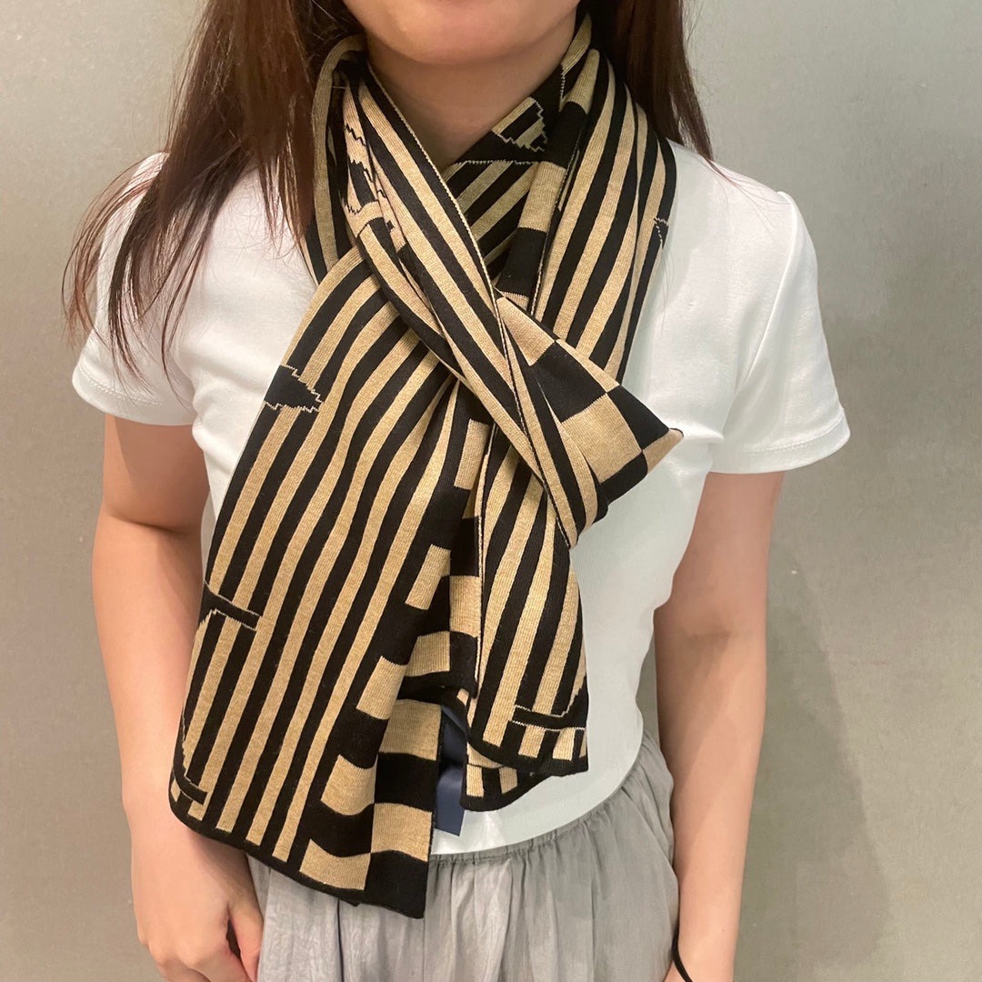 GRAPHICAL 180 CM SCARF IN TORTILLA BROWN MIX BLACK CASHMERE 388202