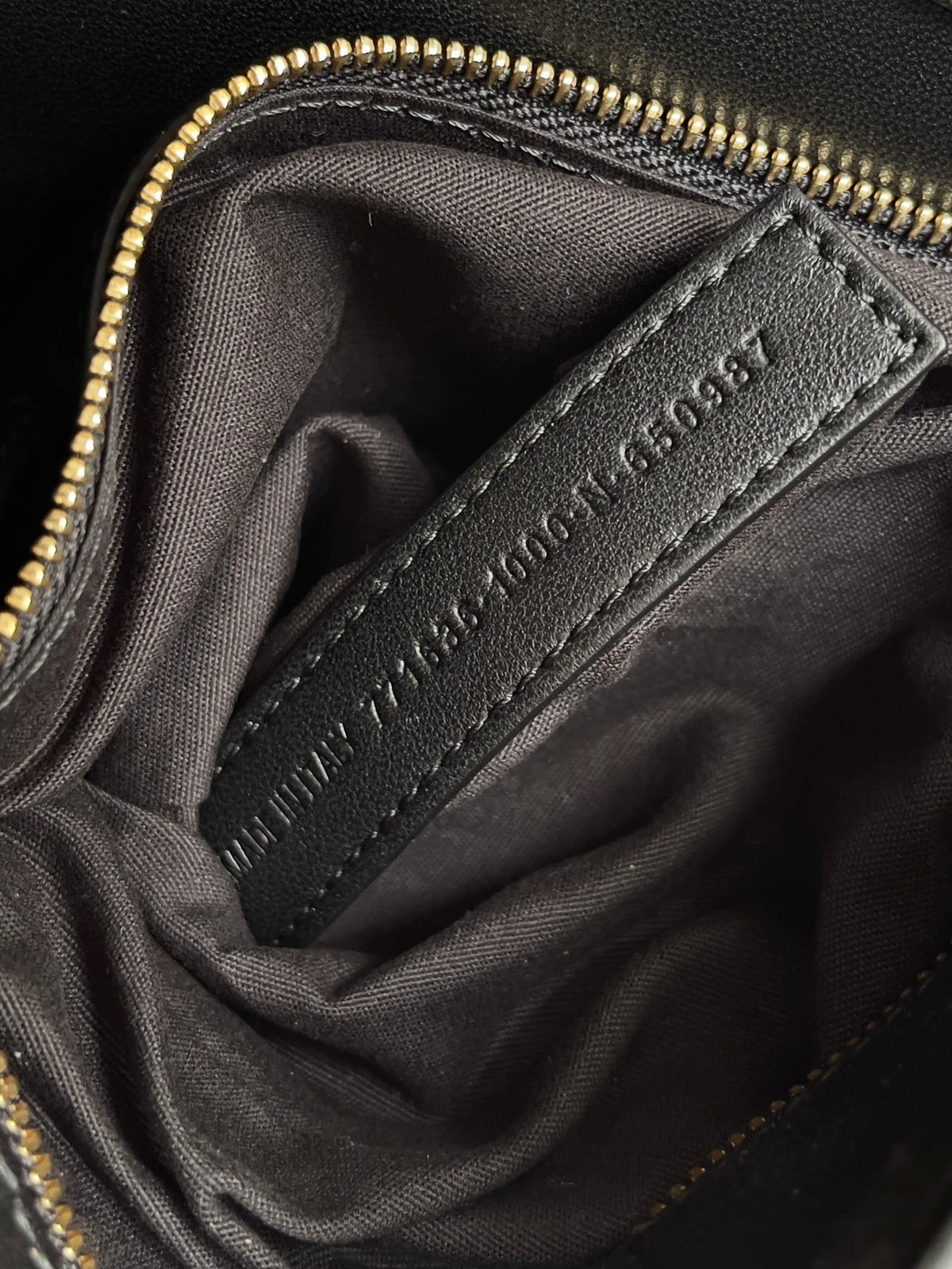 GOLD LOCKER SHOULDER BAG 62 IN BLACK CALFSKIN