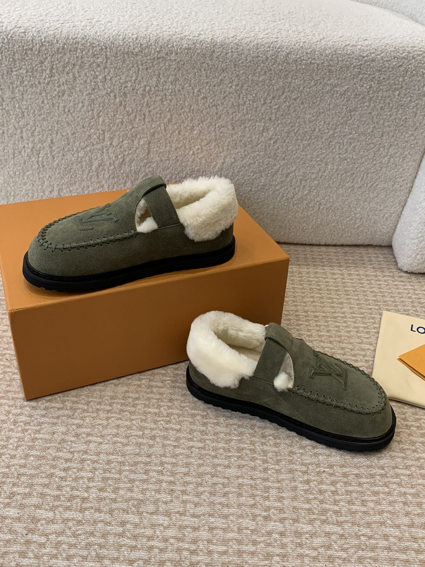 COLORADO COMFORT MARY JANE IN ARMY GREEN SUEDE AND SHEARLING LINING