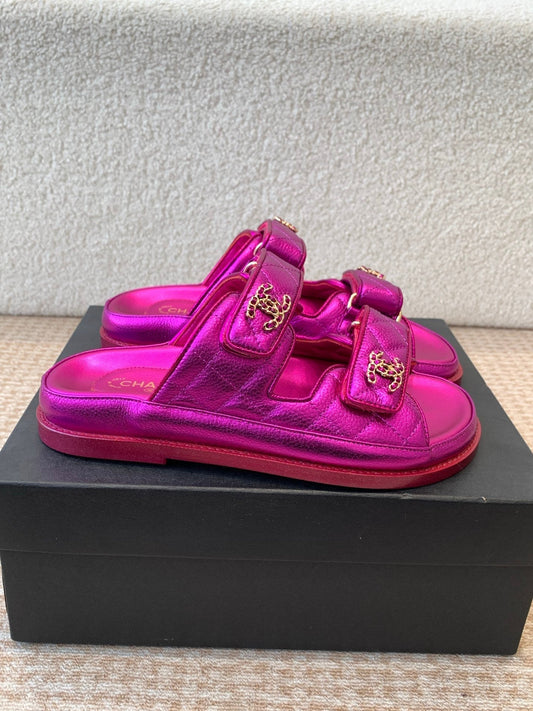 DAD SANDAL IN MAGENTA PURPLE SHEEPSKIN MULE