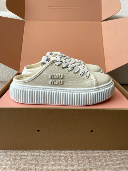 WASH SNEAKER MULES IN OFF WHITE DENIM WHITE STRIPED LACES
