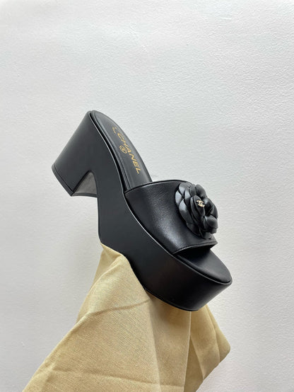 WEDGE PLATFORM BLACK LAMBSKIN WITH FLOWER