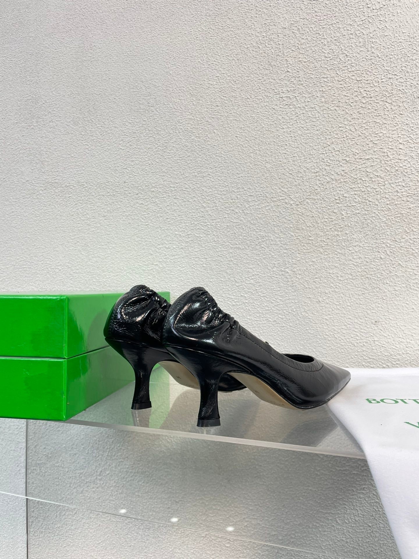 SHARP CHAIN PUMP 6 CM IN BLACK CALFSKIN