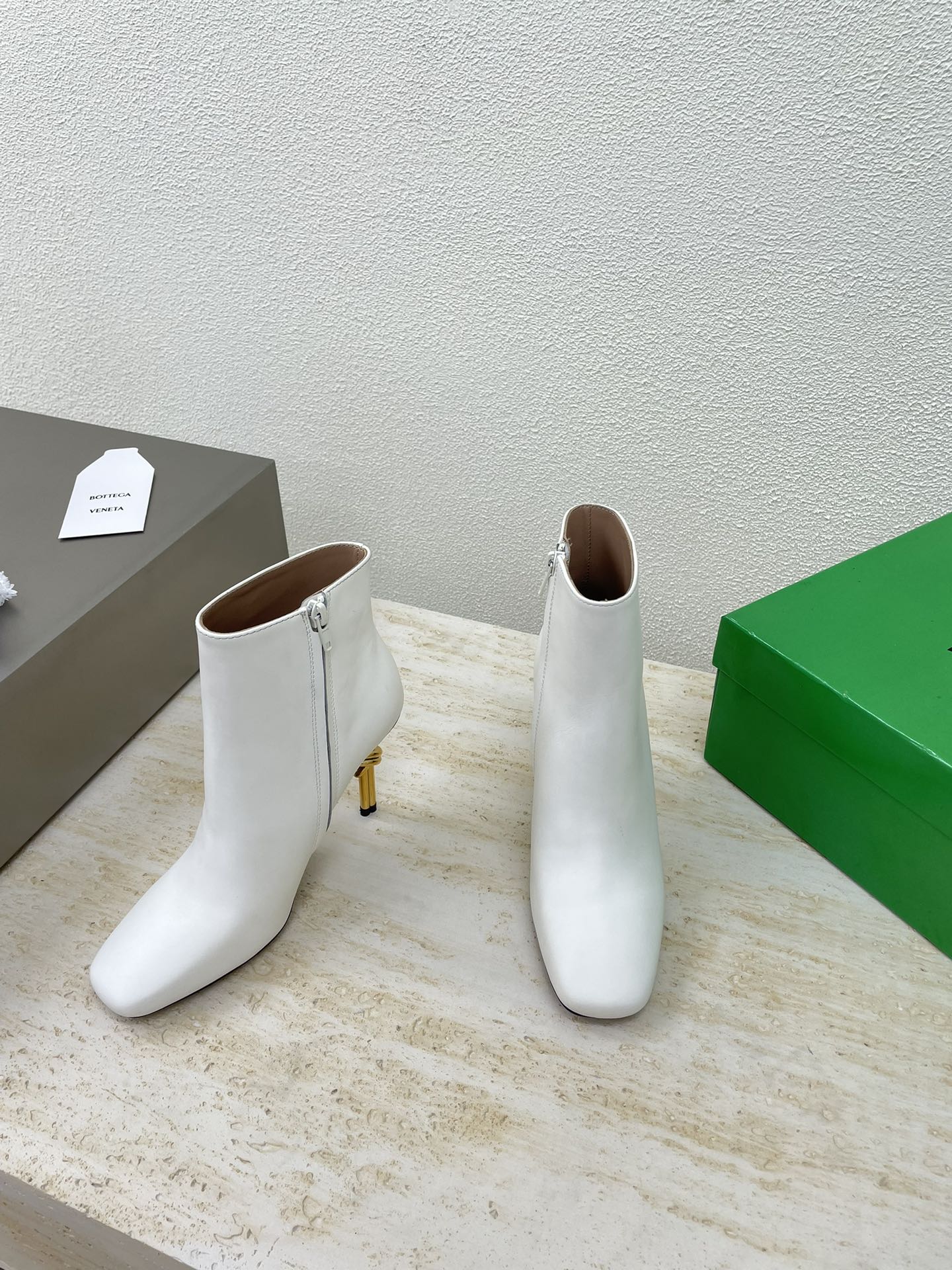 KNOT ANKLE BOOT IN WHITE CALFSKIN WITH GOLD METAL HEEL 9 CM