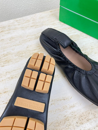 ELASTIC BALLERINA FLATS IN BLACK LAMBSKIN