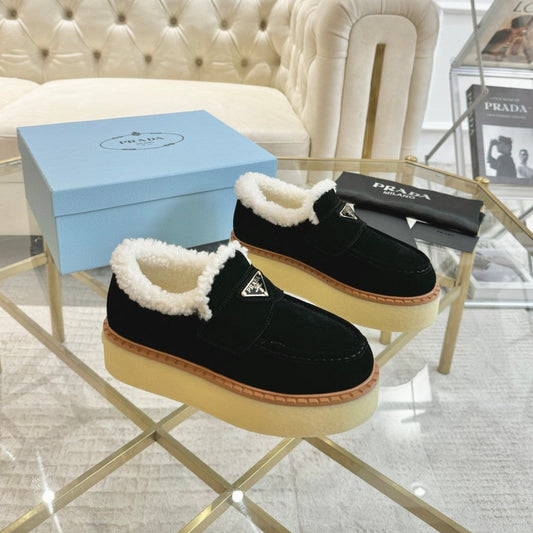SUEDE LOAFER BLACK WITH SHEARLING LINING