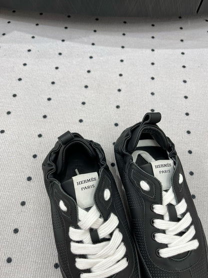 TRAIL SNEAKER IN BLACK CALFSKIN