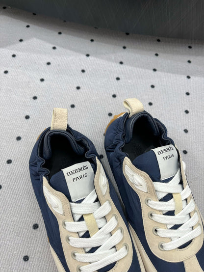 TRAIL SNEAKER IN IVORY TAN MIX SPACE BLUE SUEDE