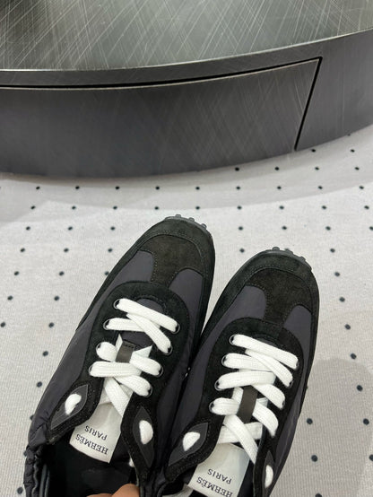 TRAIL SNEAKER IN BLACK SUEDE