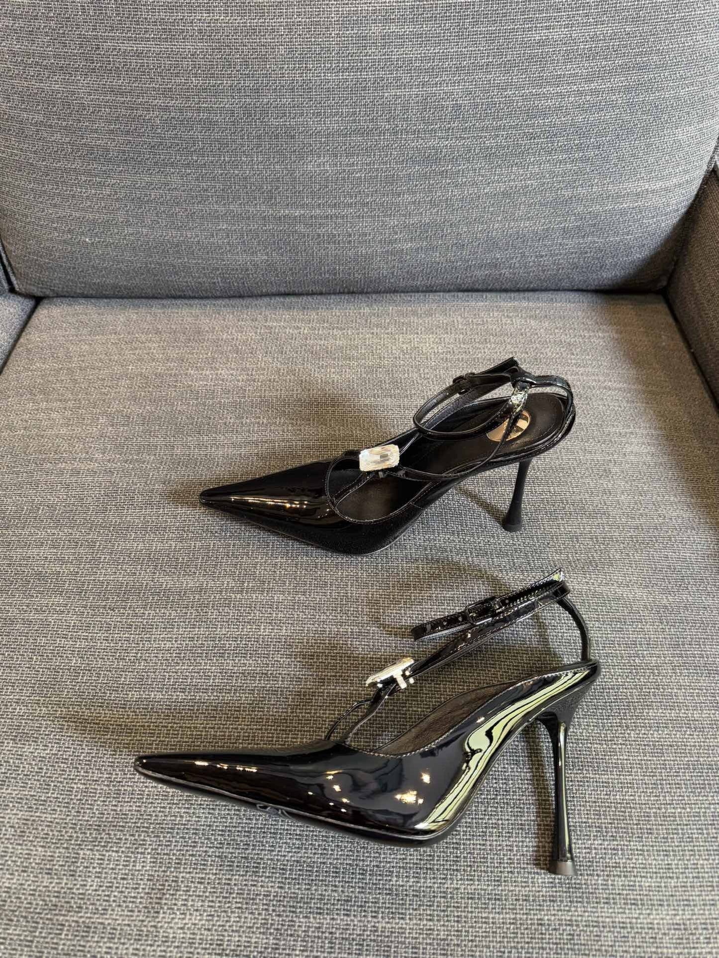 HIGH SANDAL ATTACHED GEM IN BLACK GLOSSY CALFSKIN