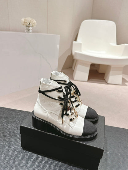 OXFORD SHORT BOOTS WHITE MIX BLACK SHEEPSKIN