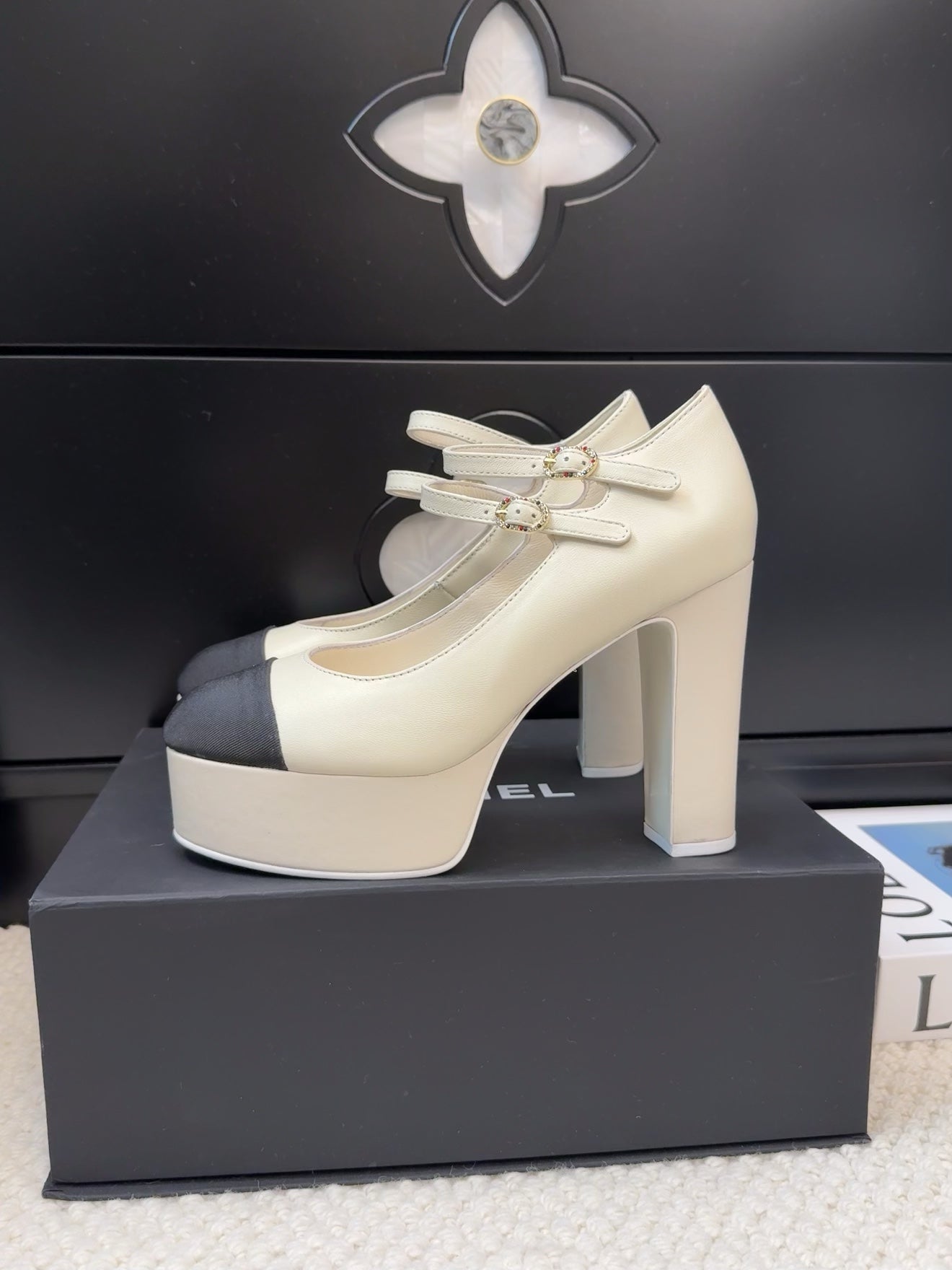 FLATFORM SANDAL IN PALE YELLOW CALFSKIN AND BLACK FABRIC