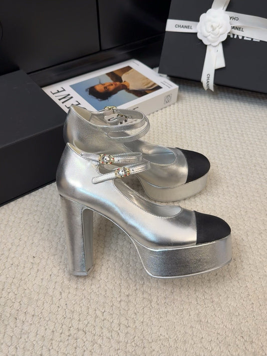FLATFORM SANDAL IN SILVER CALFSKIN AND BLACK FABRIC