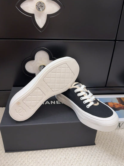 TRAINERS SHOES IN BLACK FABRIC
