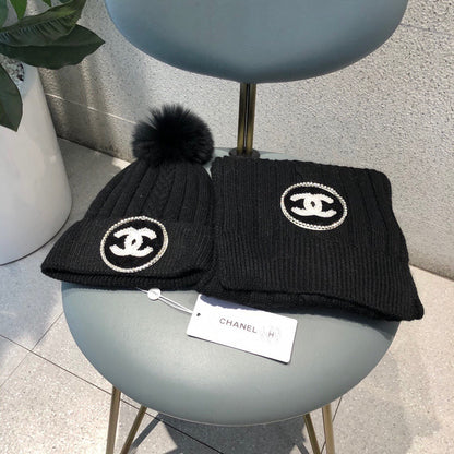 SET BEANIE HAT AND SCARF IN BLACK WOOL 424024