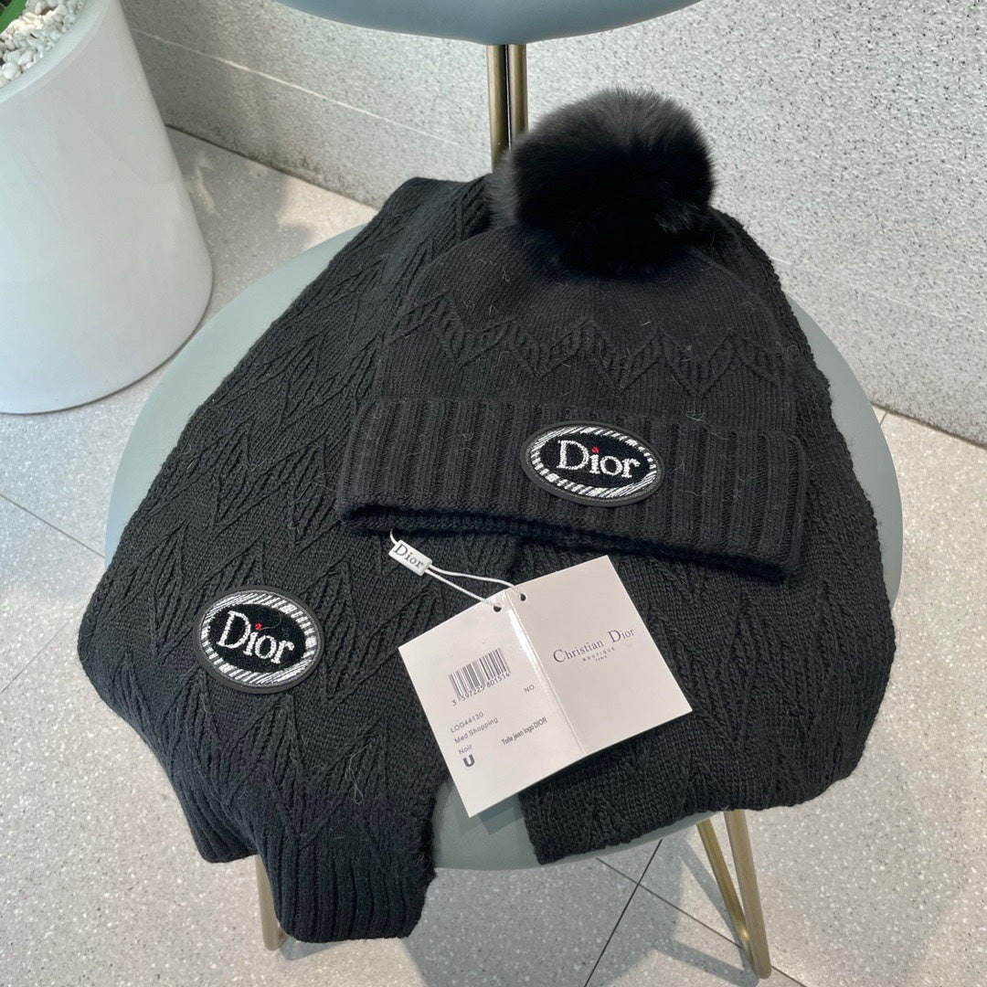 SET KNITTED SCARF AND HAT IN BLACK WOOL AND FOX FUR 434631