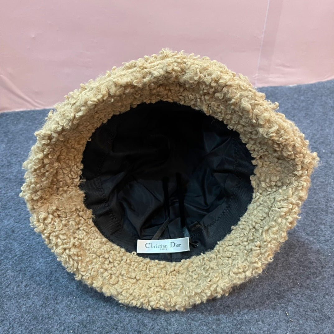 BUCKET HAT IN CAMEL BEIGE FLEECE 436570