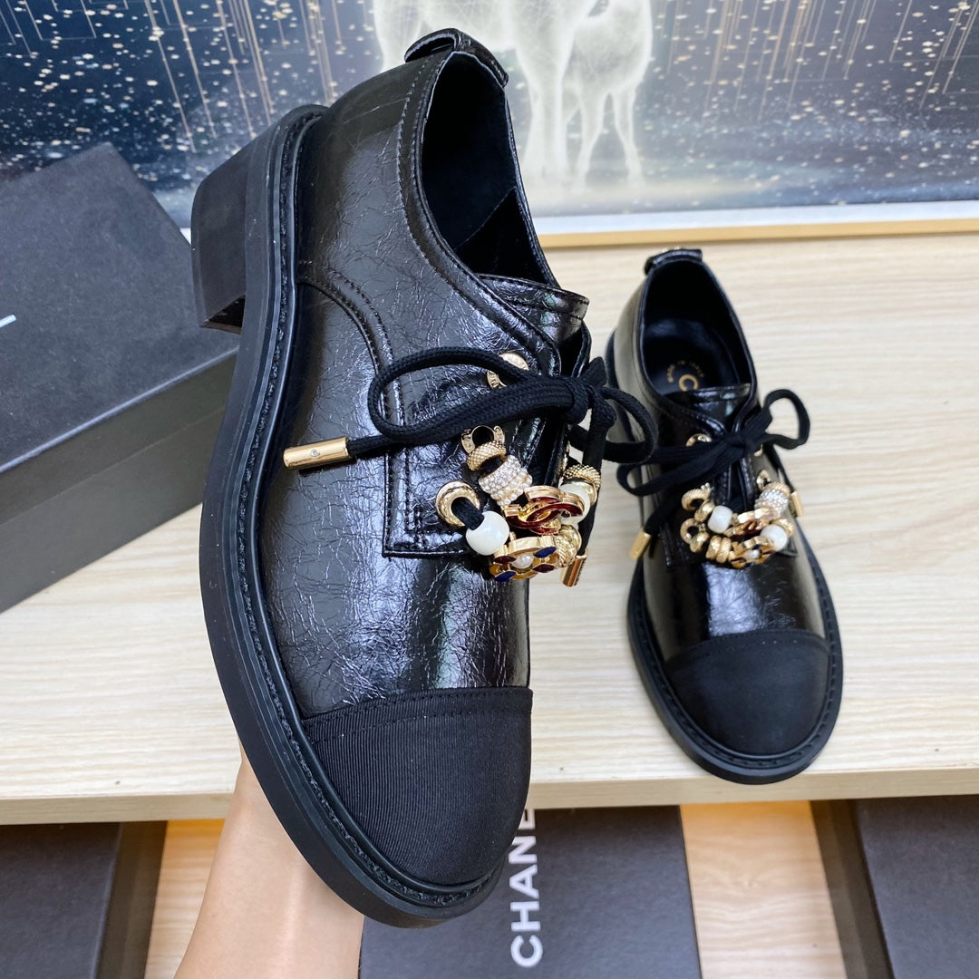 CC COMBAT OXFORD SHOES IN BLACK WRINKLED CALFSKIN AND GROSGRAIN WITH FAUX PEARL