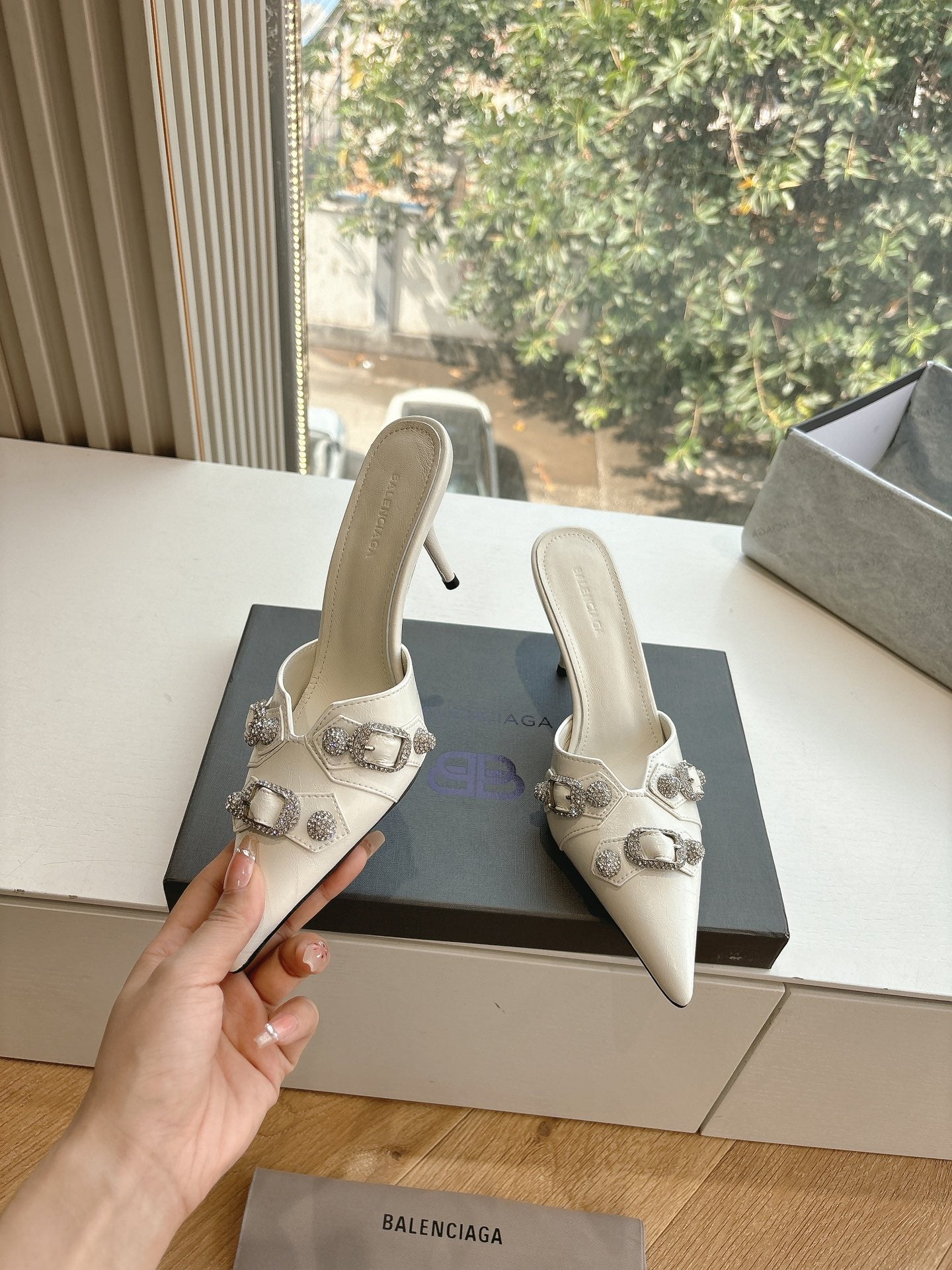CRYSTAL BUCKLE WHITE CALFSKIN HEELED MULES