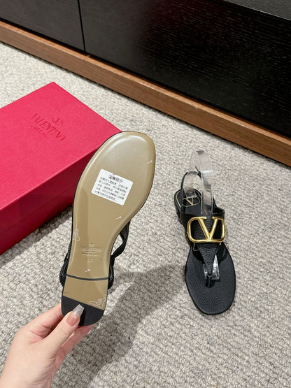 THONG SANDAL IN BLACK CALFSKIN WITH GOLD LOGO