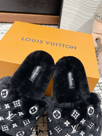 SLIPPER IN BLACK WOOL WITH WHITE LOGO