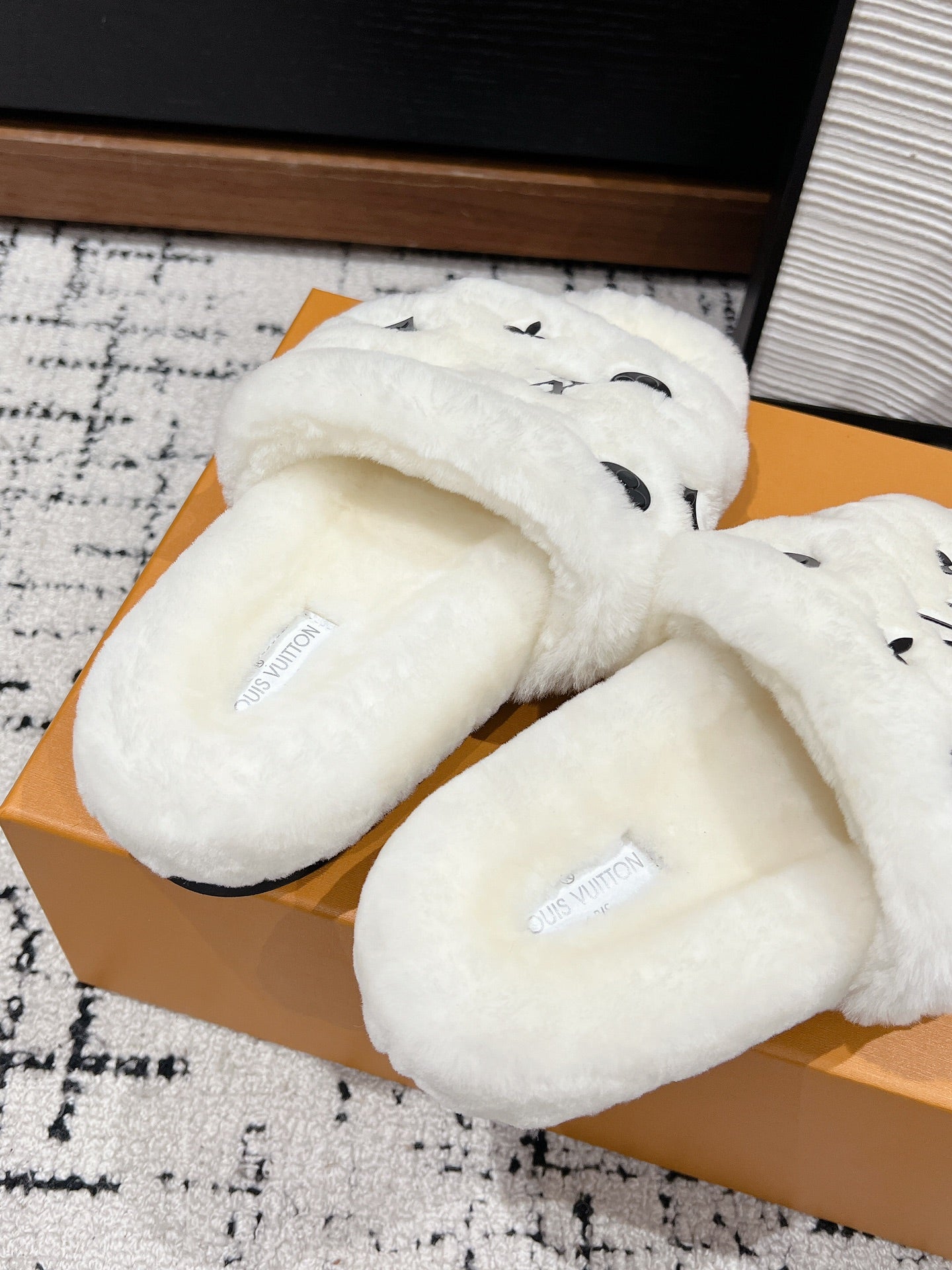SLIPPER IN WHITE WOOL