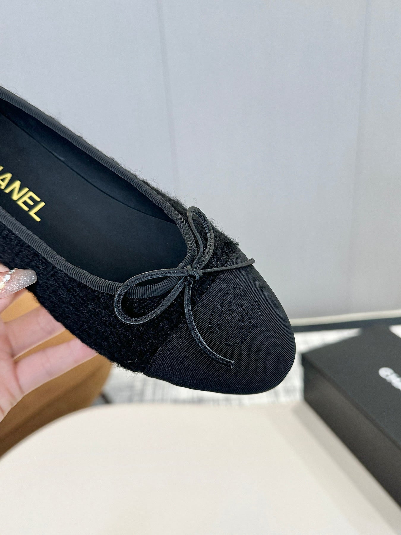 BALLET FLATS IN BLACK TWEED AND FABRIC