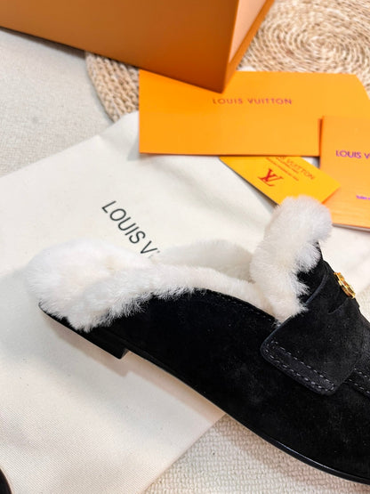 LV COSY FLAT COMFORT CLOG IN BLACK SUEDE AND SHEARLING LINING