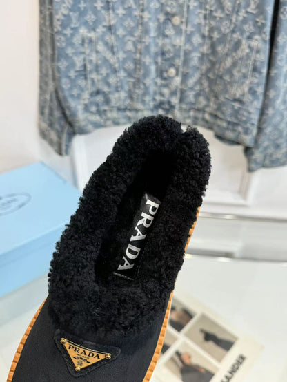 TRIANGLE LOGO MULES IN BLACK SUEDE AND SHEARLING LINING