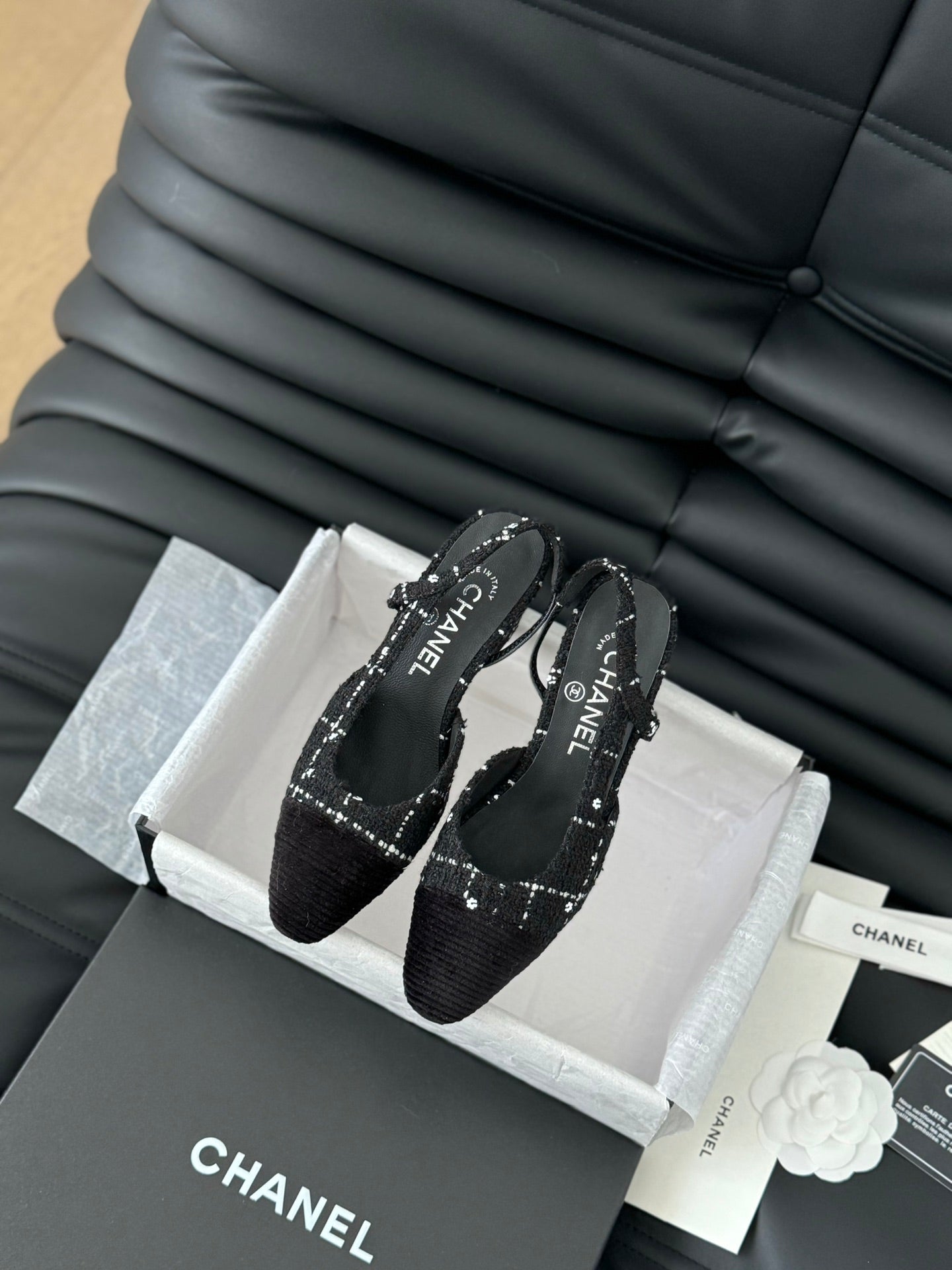 HIGH SLINGBACK IN BLACK TWEED AND LAMBSKIN