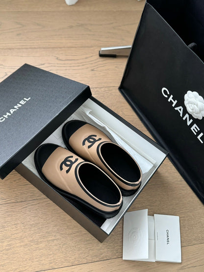 SHORT BOOTS IN BEIGE CREAM MIX BLACK RUBBER