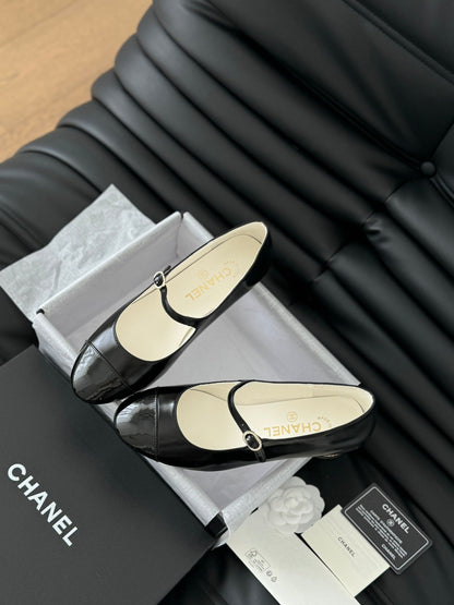 CC MARY JANE SHOES IN BLACK LAMBSKIN WITH GOLD HARDWARE
