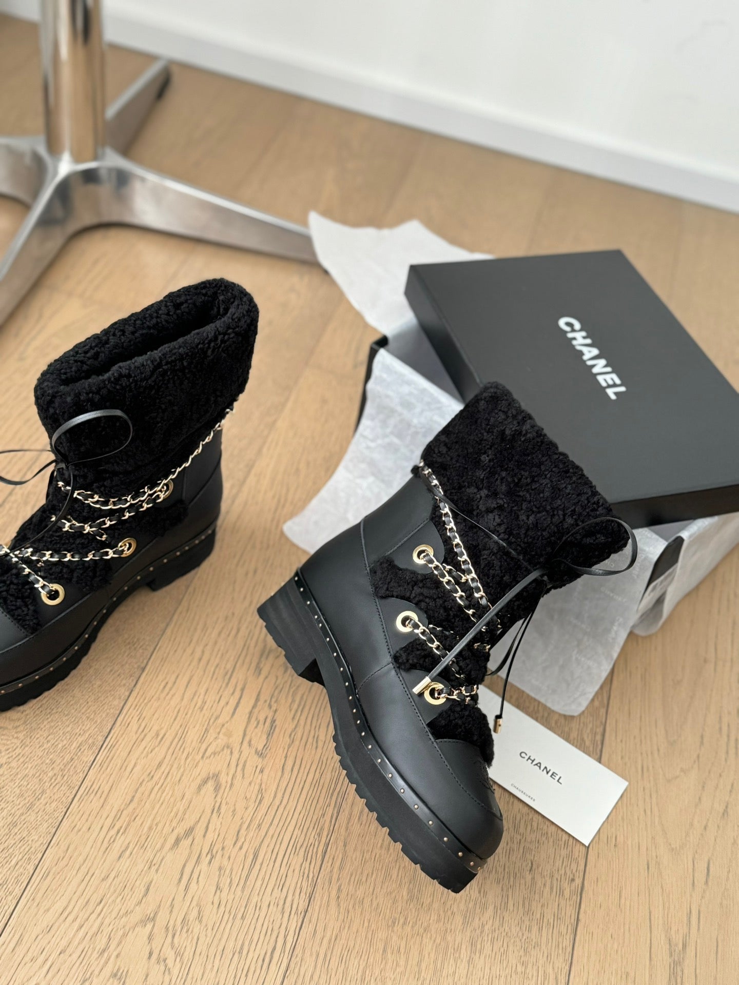 CC CHUNKY SKATEBOARDING BOOTS IN BLACK SMOOTH FLEECE AND CALFSKIN