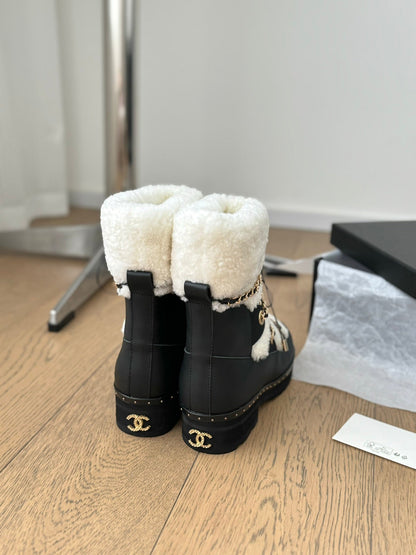 CC CHUNKY SKATEBOARDING BOOTS IN WHITE SMOOTH FLEECE MIX BLACK CALFSKIN