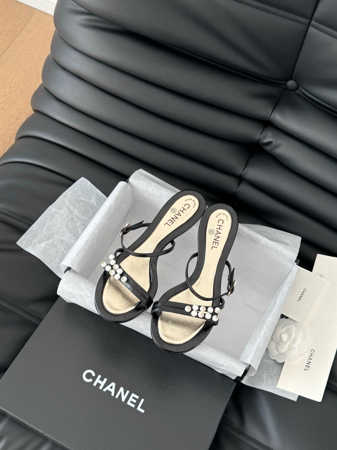 PEARL SANDAL IN BLACK AND GOLD LAMBSKIN 35 MM