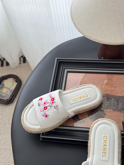SLIPPERS IN WHITE SHEEPSKIN MIX FABRIC AND STRAPS BASE