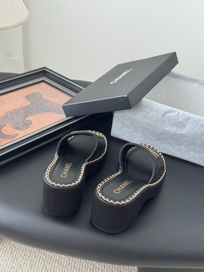 WEDGE HEELS IN BLACK CALFSKIN MIX CHAIN BASE