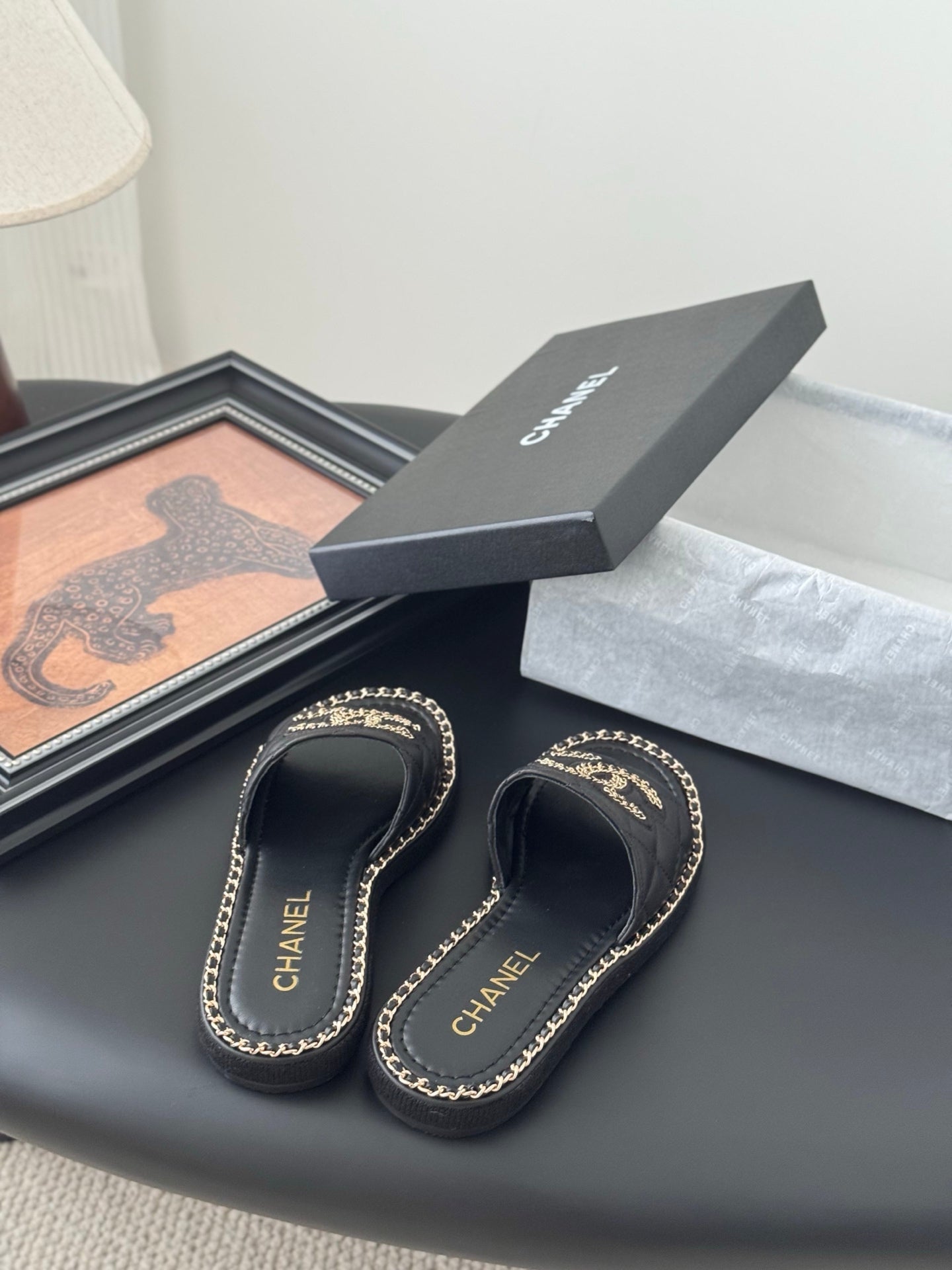 SLIPPER IN BLACK CALFSKIN MIX CHAIN BASE