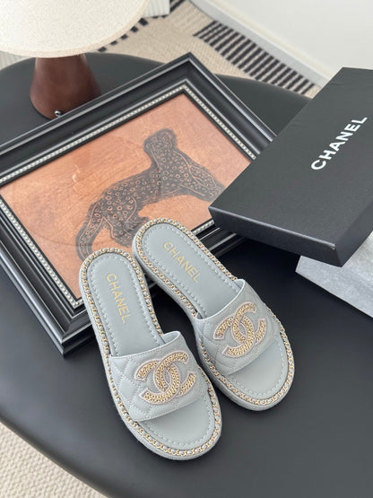 SLIPPER IN BEAU BLUE CALFSKIN MIX CHAIN BASE