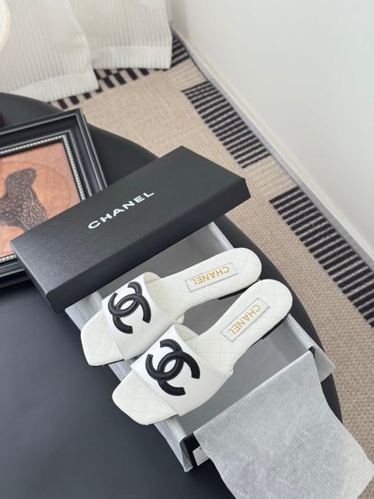 SLIPPER IN WHITE CALFSKIN
