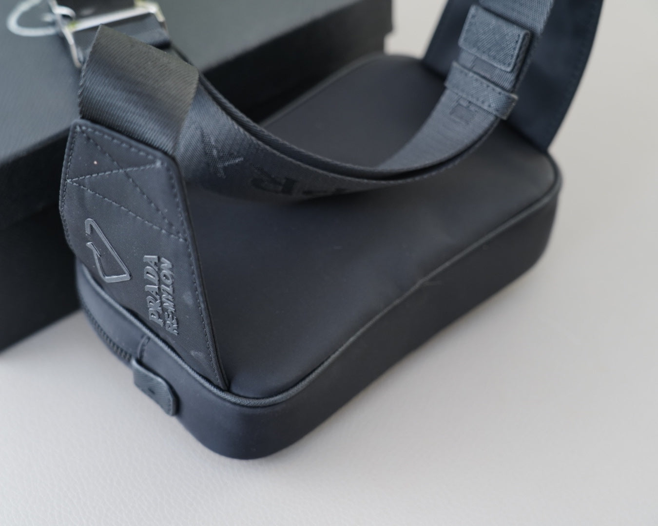 SHOULDER BAG 22 IN BLACK RE-NYLON