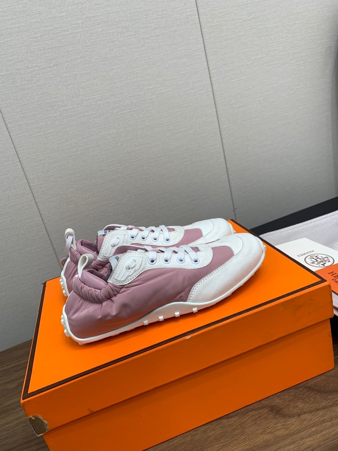 SKATEBOARD SHOES LIGHT GRAY MIX DARK PINK CALFSKIN